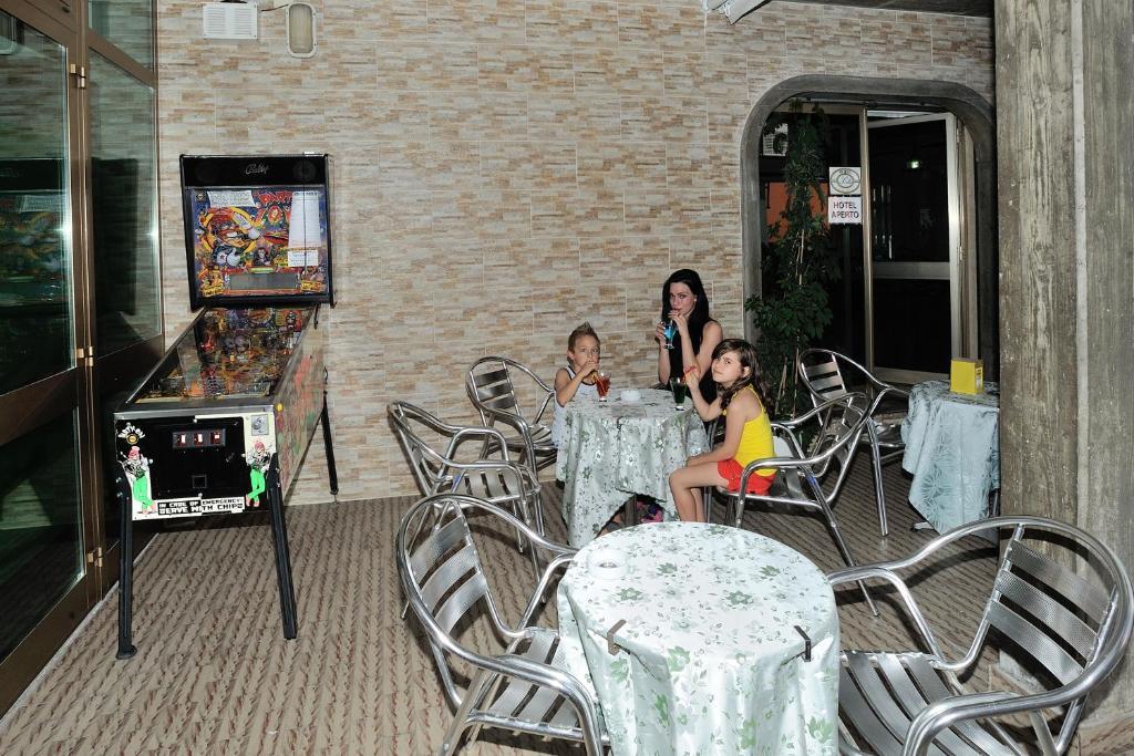 Hotel Lidia Alba Adriatica Exterior foto