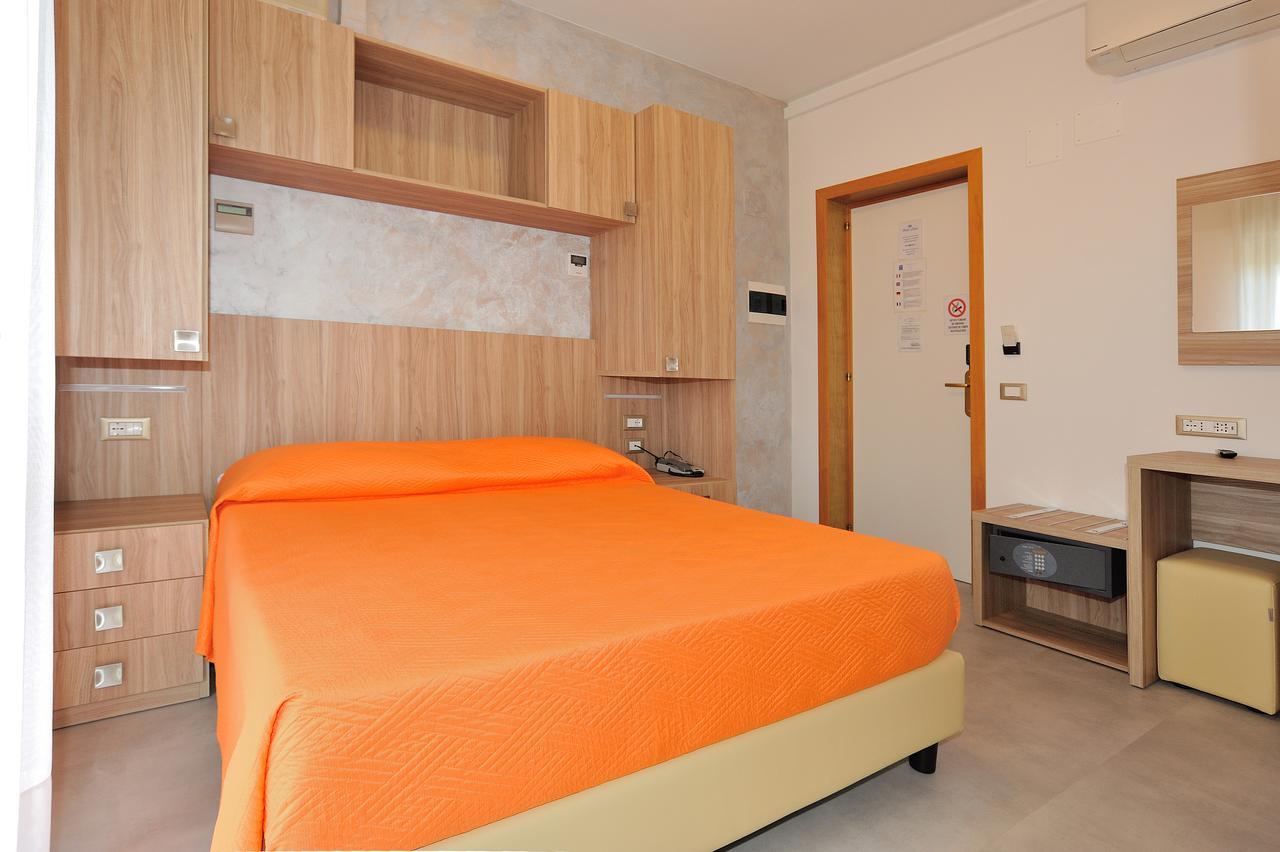 Hotel Lidia Alba Adriatica Exterior foto